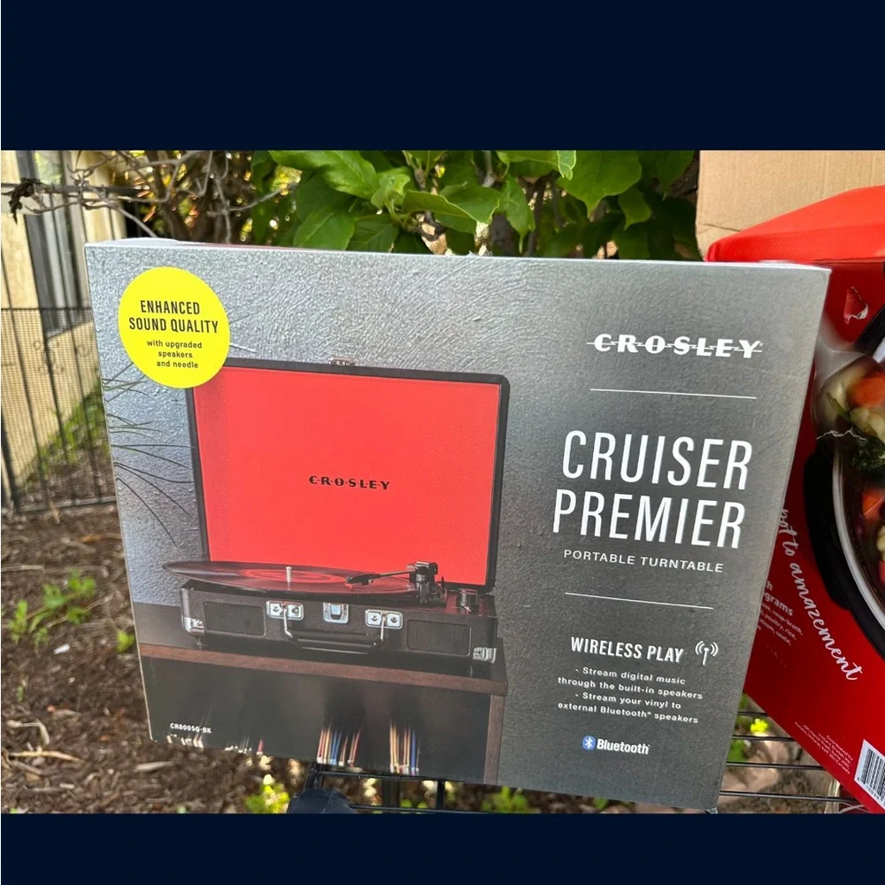 Crosley Cruiser Premier Portable Turntable - Black and Red